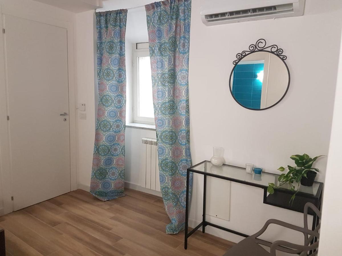 Rega Holiday House Неаполь Екстер'єр фото