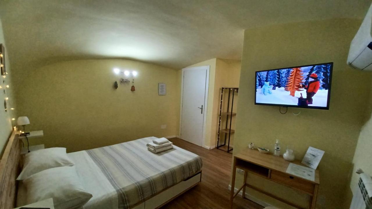 Rega Holiday House Неаполь Екстер'єр фото